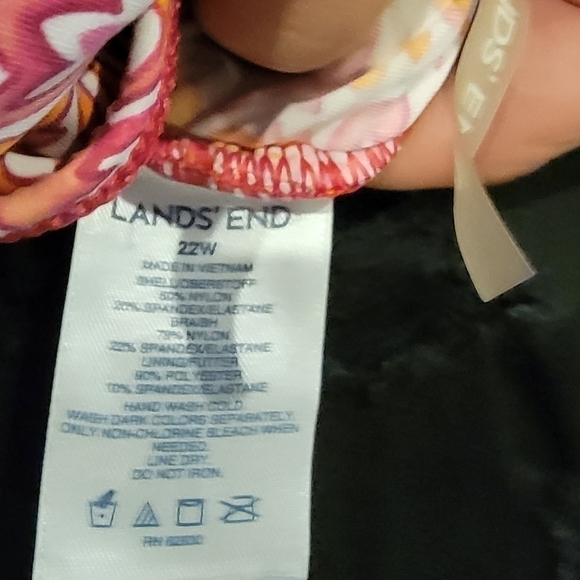 LANDS End Tankini Swim Top. Size 22W. Lots of life left to give. - Picture 4 of 8